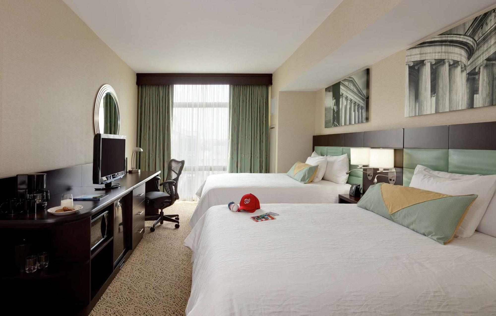Hilton Garden Inn Washington D.C./U.S. Capitol Exterior photo